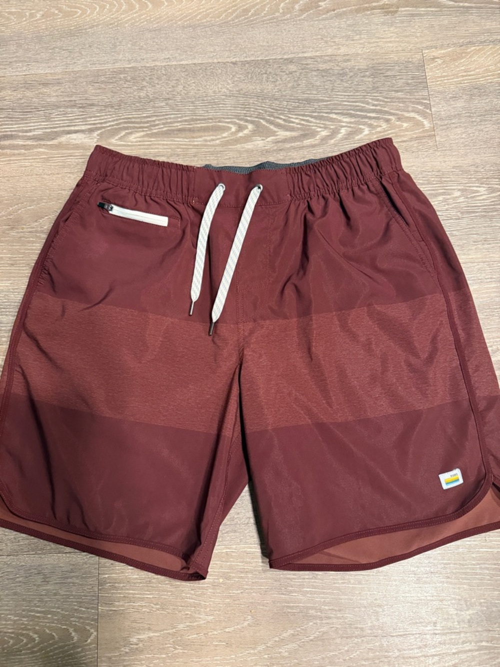 Vuori Men’s Banks Shorts Burgundy Maroon Large L 7” Athletic Outdoor Gym